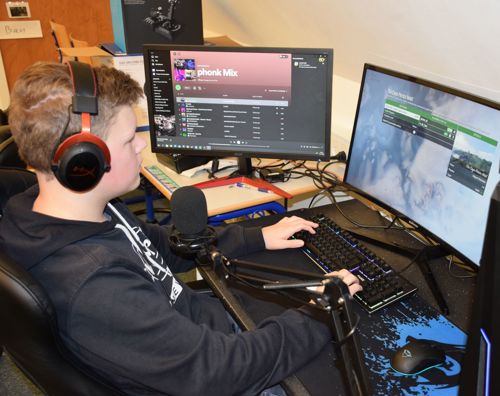 eSport Sædding Efterskole | Efterskoleelev gamer til eSport på Sædding Efterskole